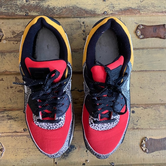 NIKE AIR MAX 90 SAFARI BLACK/PHANTOM-CHILE RED-POLLEN WMNS SIZE 9.5 M - Picture 10 of 13